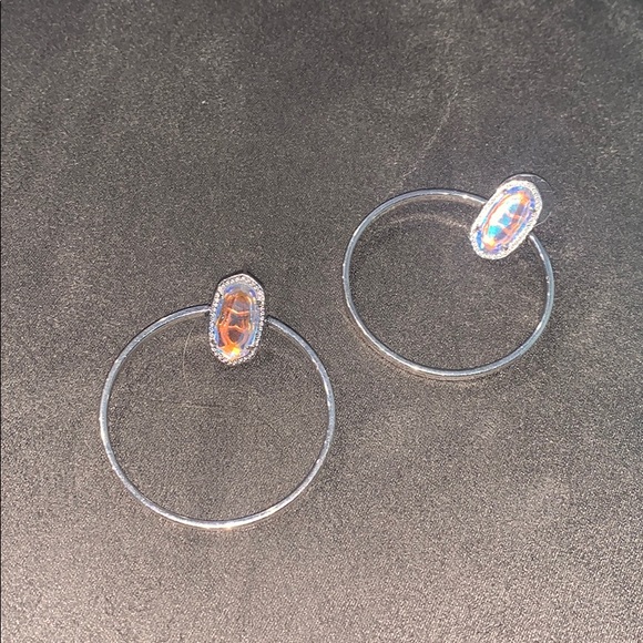 KENDRA SCOTT SILVER HOOPS - Picture 2 of 4